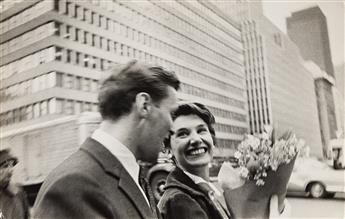 ROBERT FRANK (1924-2019) Couple, from New York Is. 1959.                                                                                         